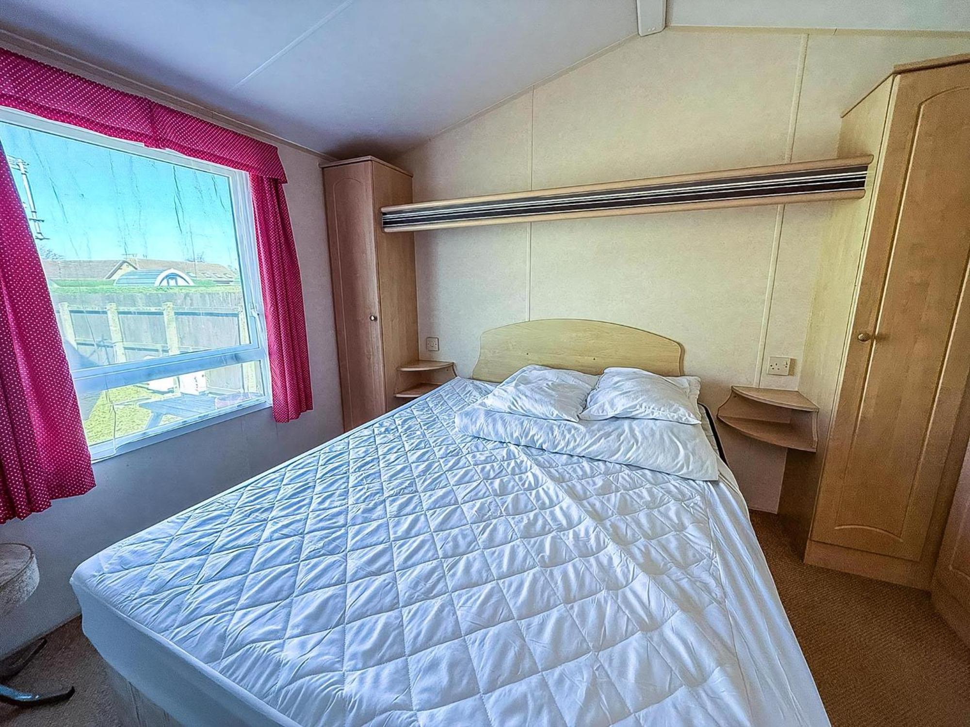 6 Berth Pet Friendly Static Caravan By Ref 13011l Campsite *